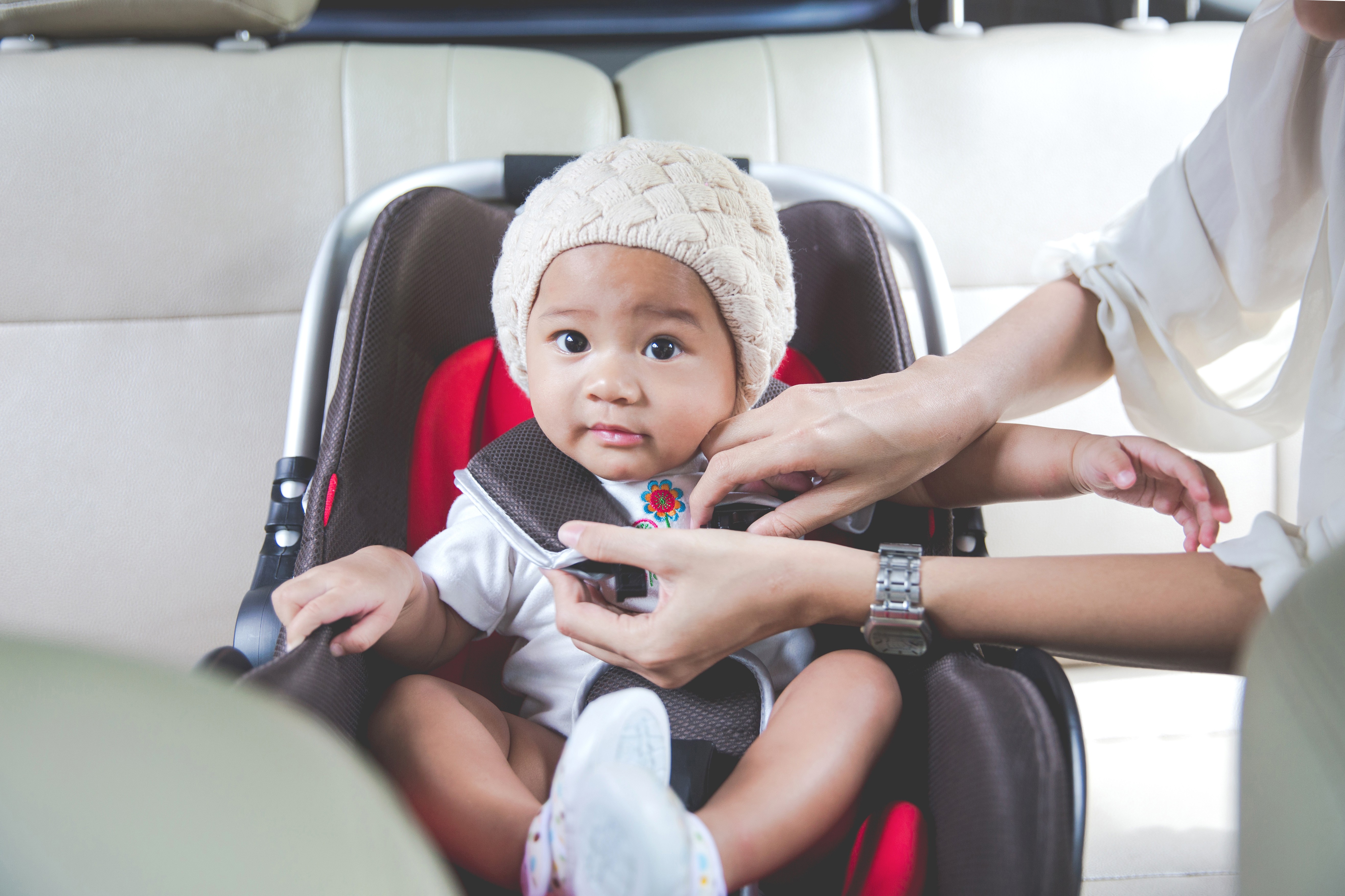 kepala peyang pada bayi, sindrom kepala datar, cara mengatasi kepala peyang, bentuk kepala bayi asimetris, perawatan kepala bayi, Bunda, si Kecil